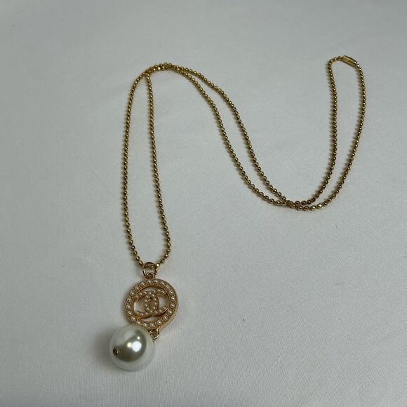 Chanel Gold and Pearl Pendant Necklace - Picture 1 of 5